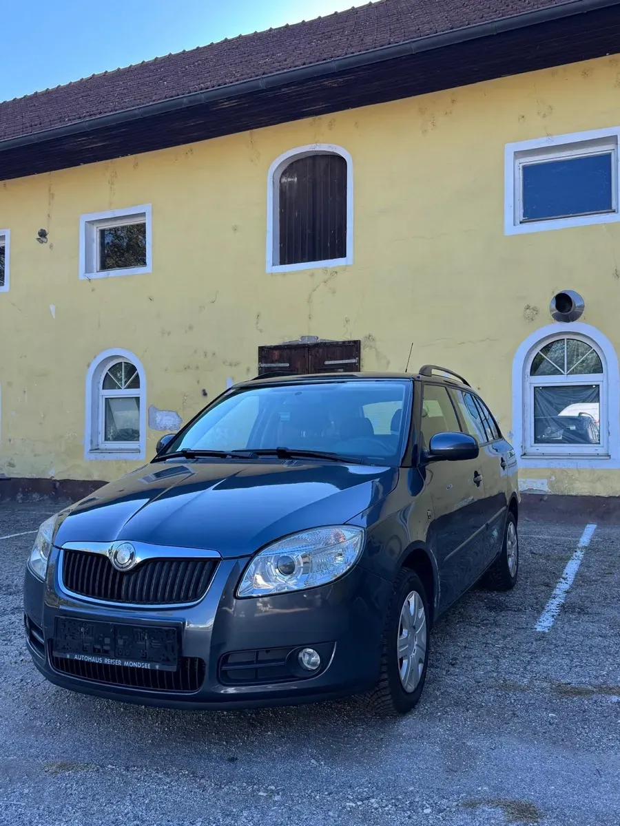 Skoda Fabia 2008 photo 2