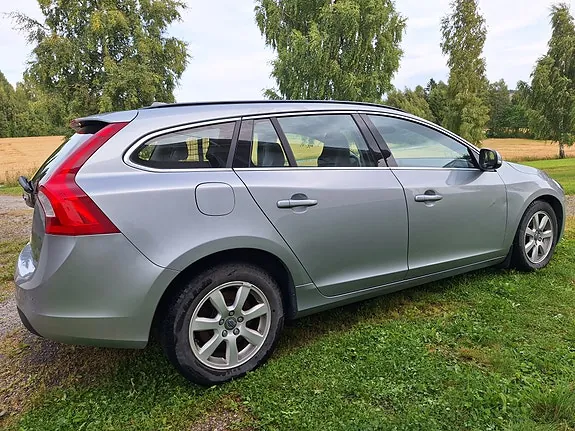 Volvo V60 2012 photo 2