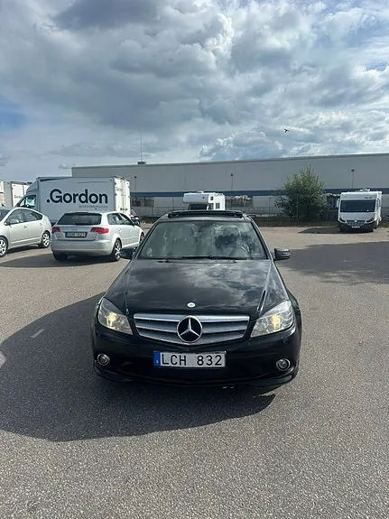 Mercedes-Benz C200 2011 photo 2