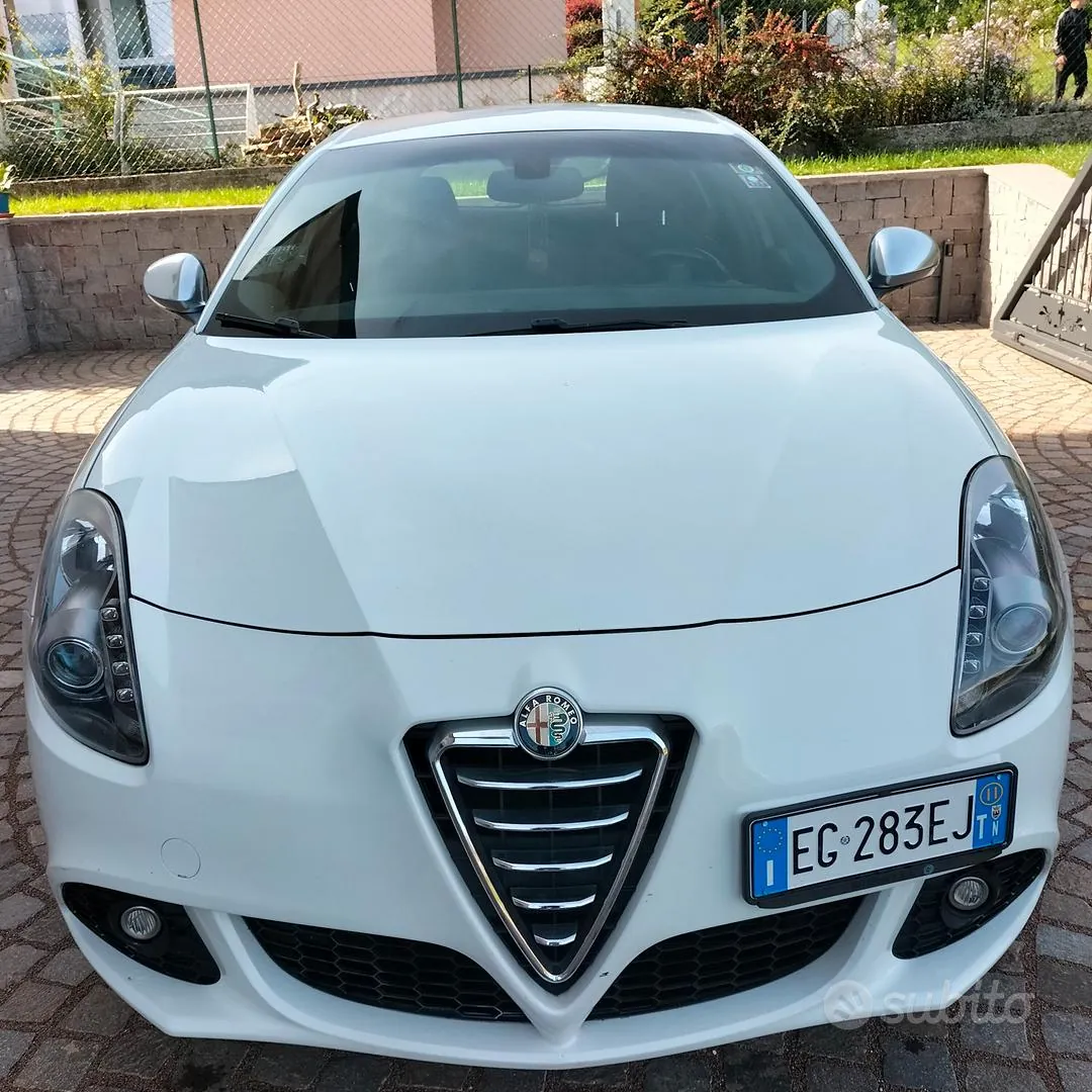 Alfa Romeo Giulietta 2011 photo 4