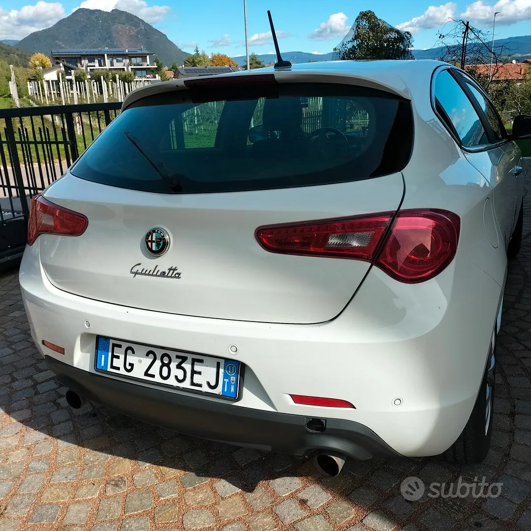 Alfa Romeo Giulietta 2011 photo 3