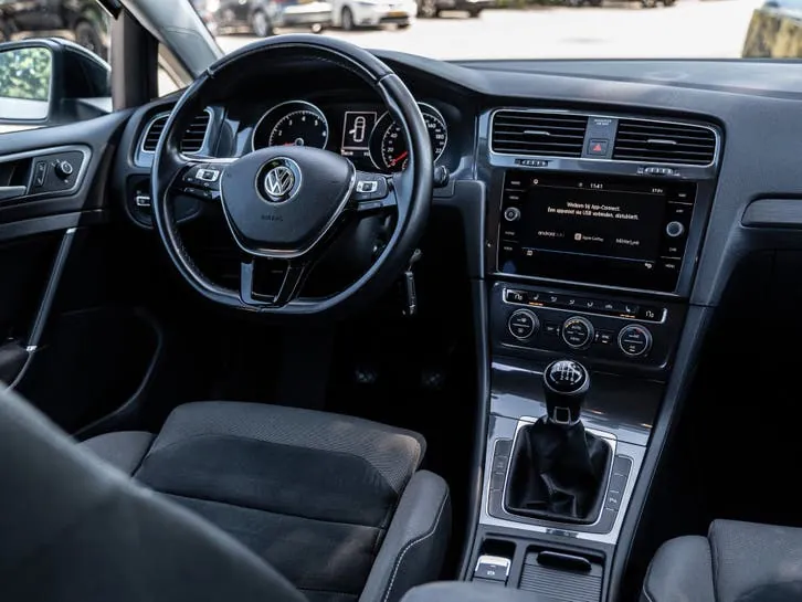 Volkswagen Golf Variant 2018 photo 2