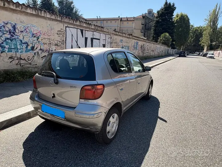 Toyota Yaris 2005 photo 3
