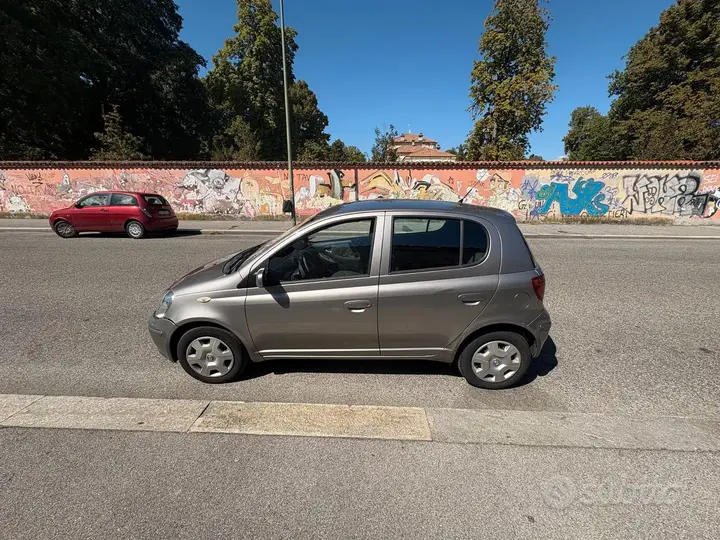 Toyota Yaris 2005 photo 4