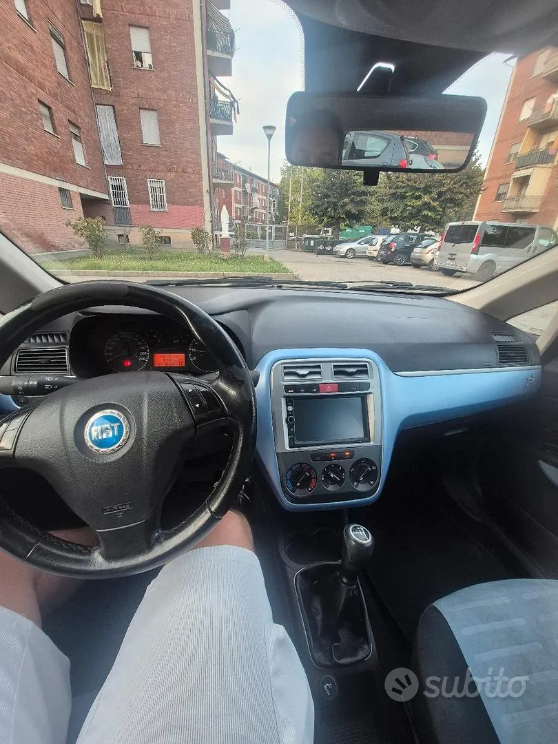 Fiat Punto 2008 photo 2