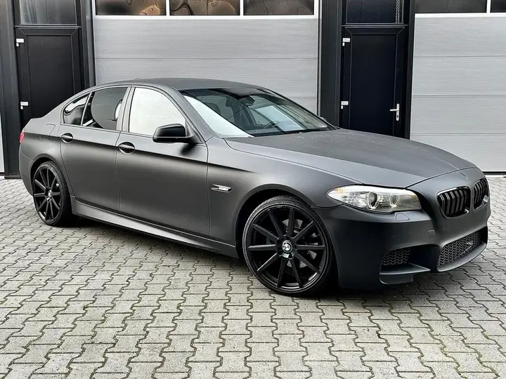 BMW 523I