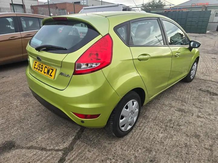 Ford Fiesta 2009 photo 2