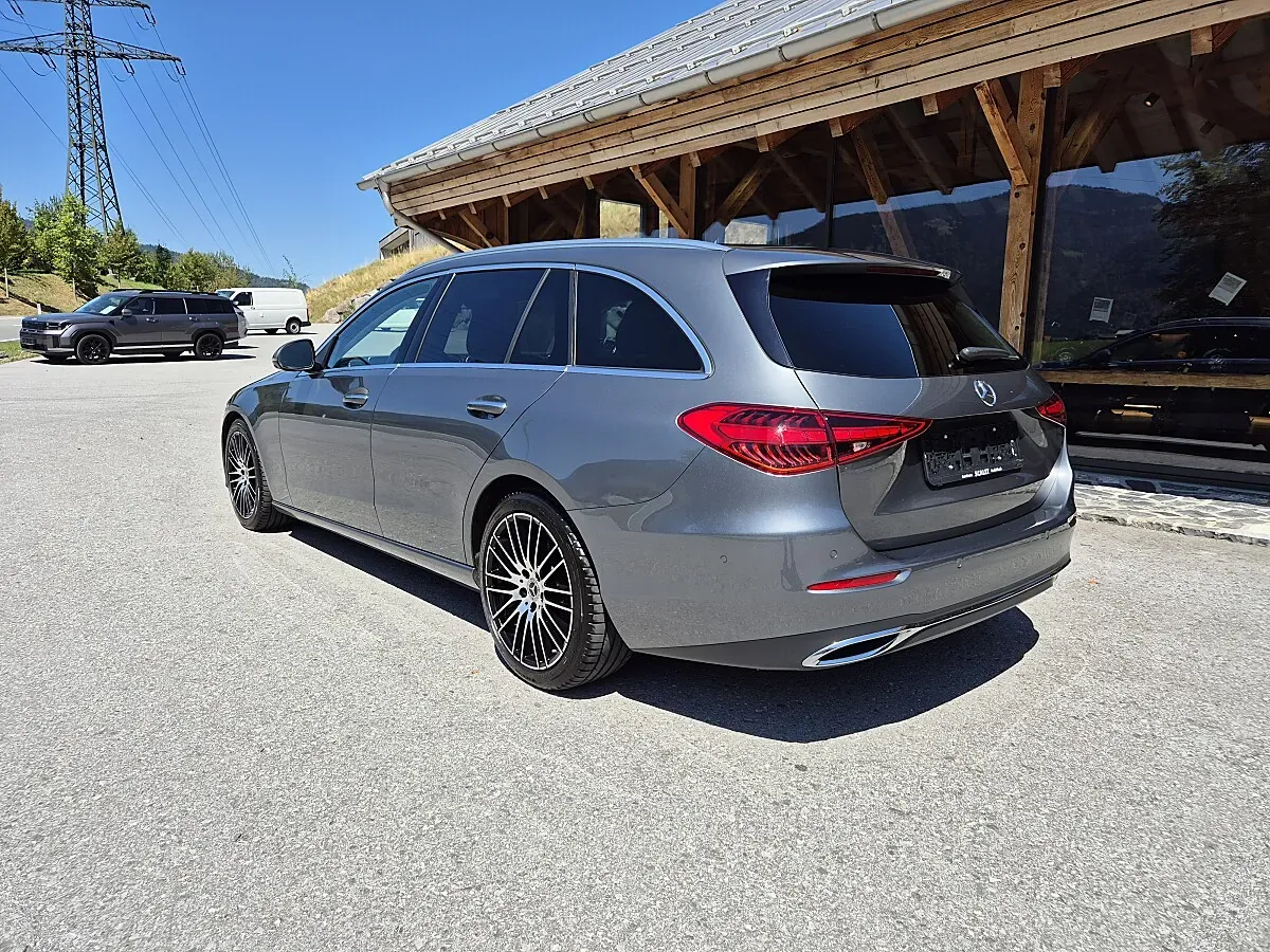 Mercedes-Benz C-Class 2023 photo 3