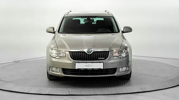 Skoda Superb 2011 photo 3