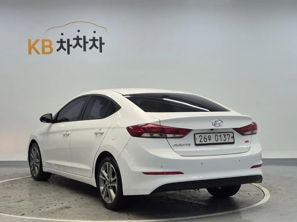 Hyundai Avante 2017 photo 2