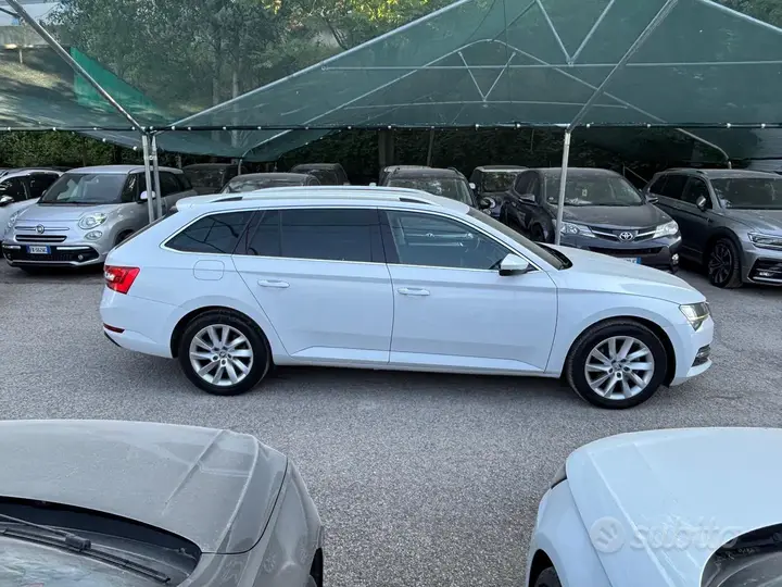 Skoda Superb 2019 photo 5
