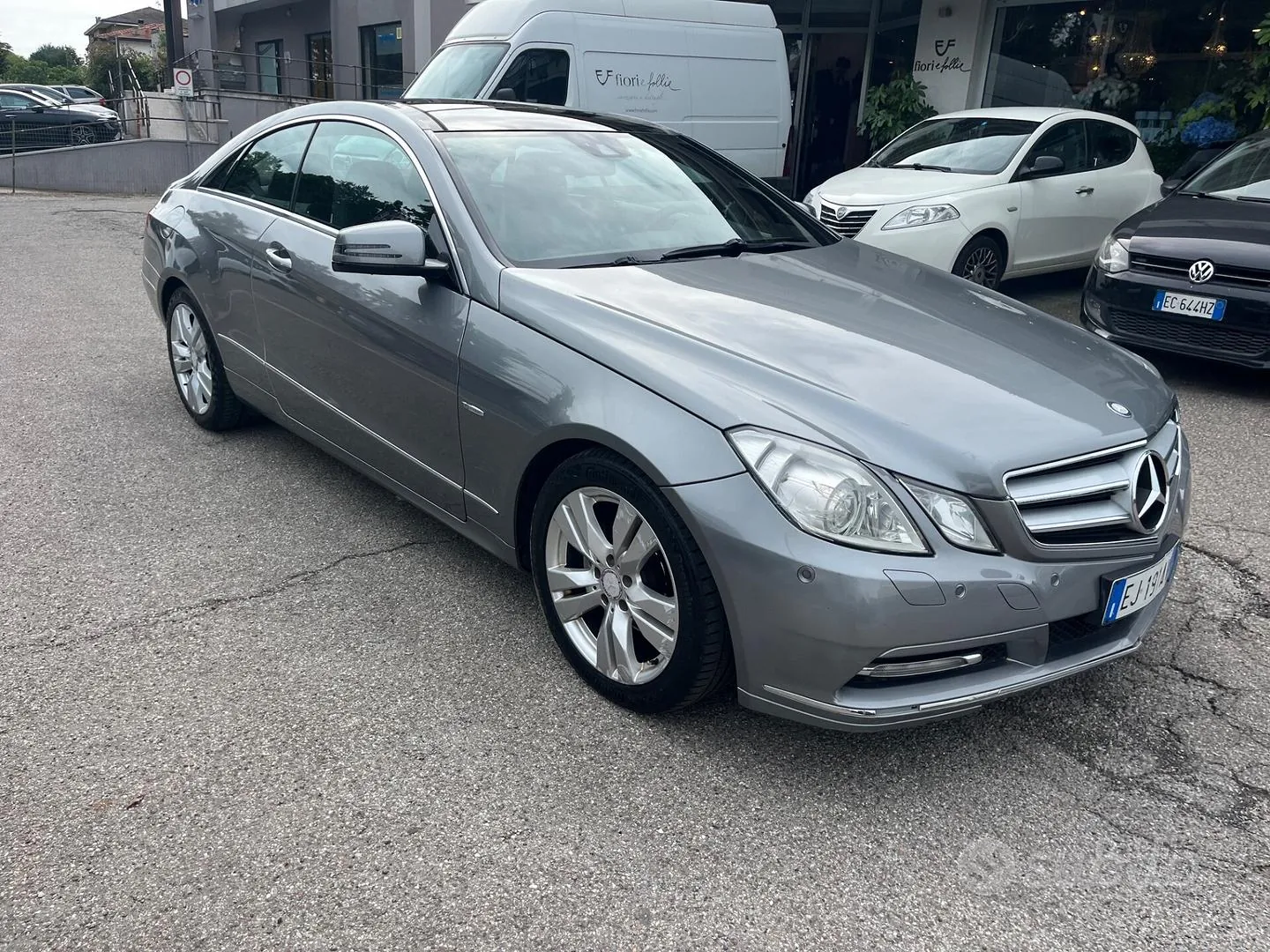 Mercedes-Benz E-Class 2011 photo 2