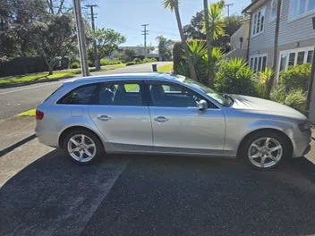 Audi A4 2010 photo 2