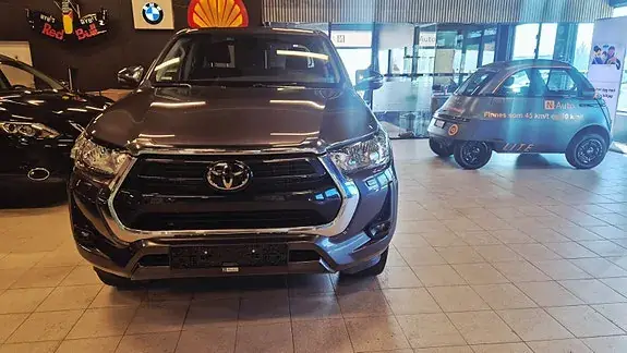 Toyota Hilux 2024 photo 2
