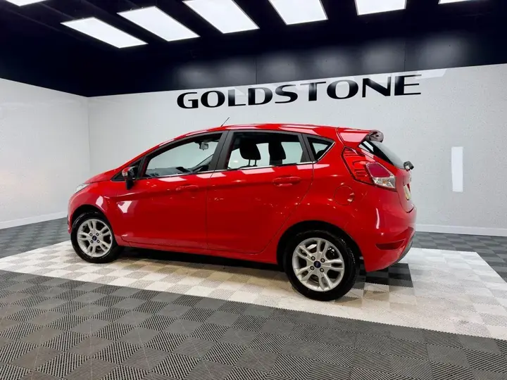 Ford Fiesta 2015 photo 2