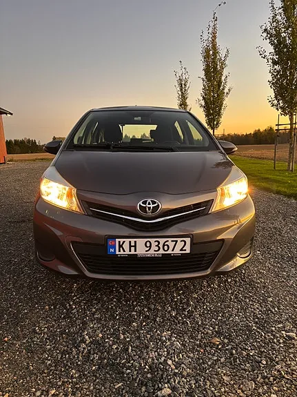Toyota Yaris 2013 photo 3