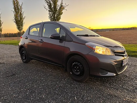 Toyota Yaris 2013 photo 4