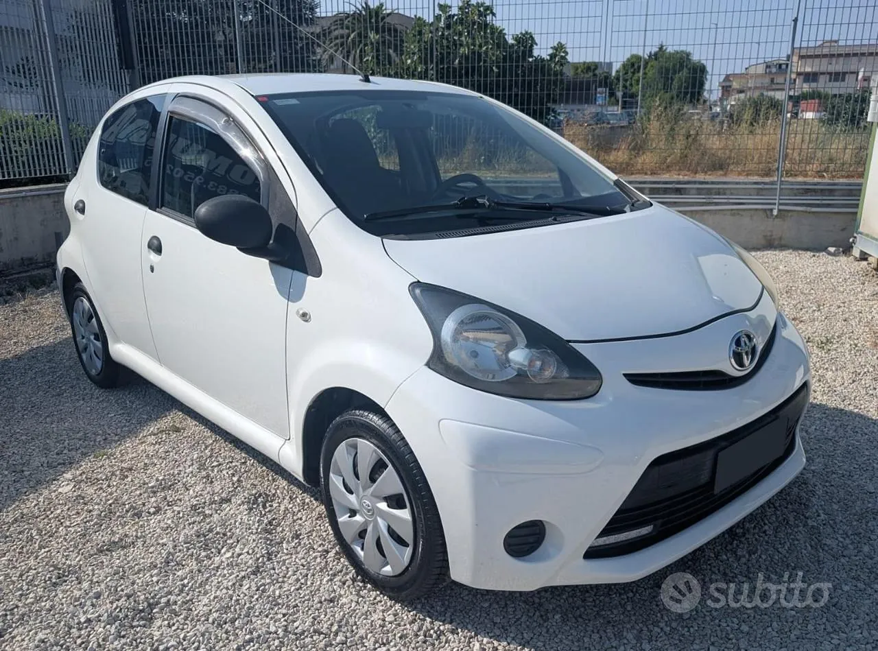 Toyota Aygo 2013 photo 2