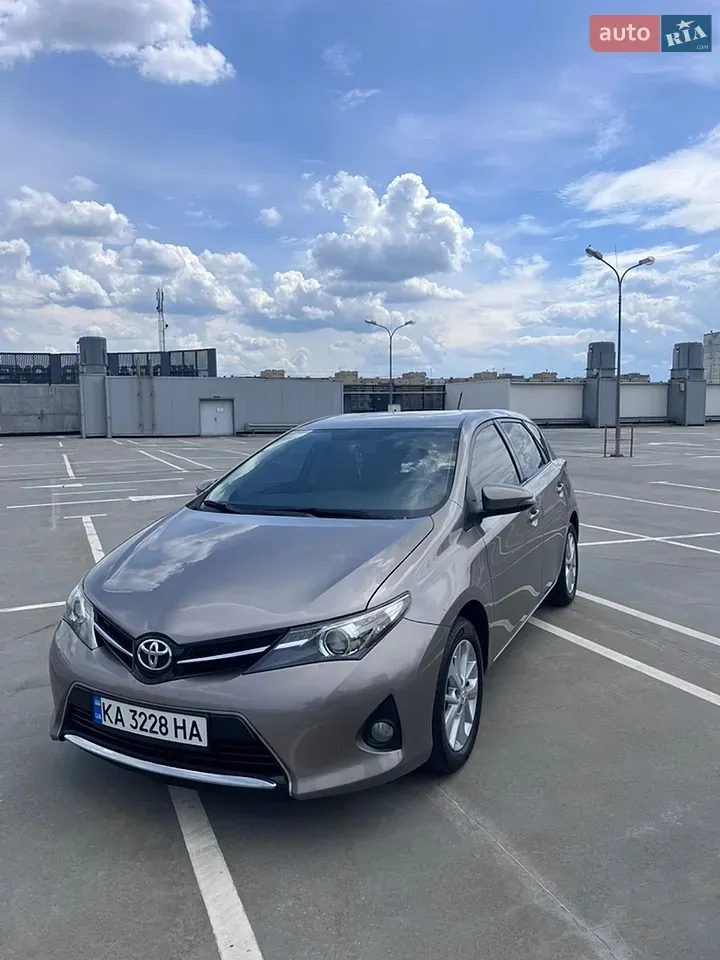 Toyota Auris 2013 photo 2
