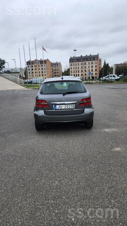 Mercedes-Benz B180 2010 photo 4