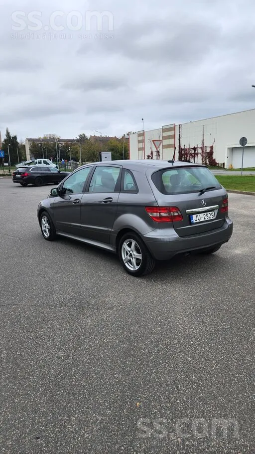 Mercedes-Benz B180 2010 photo 5