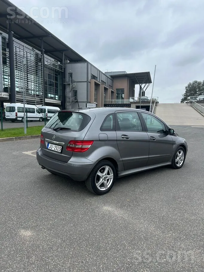 Mercedes-Benz B180 2010 photo 3