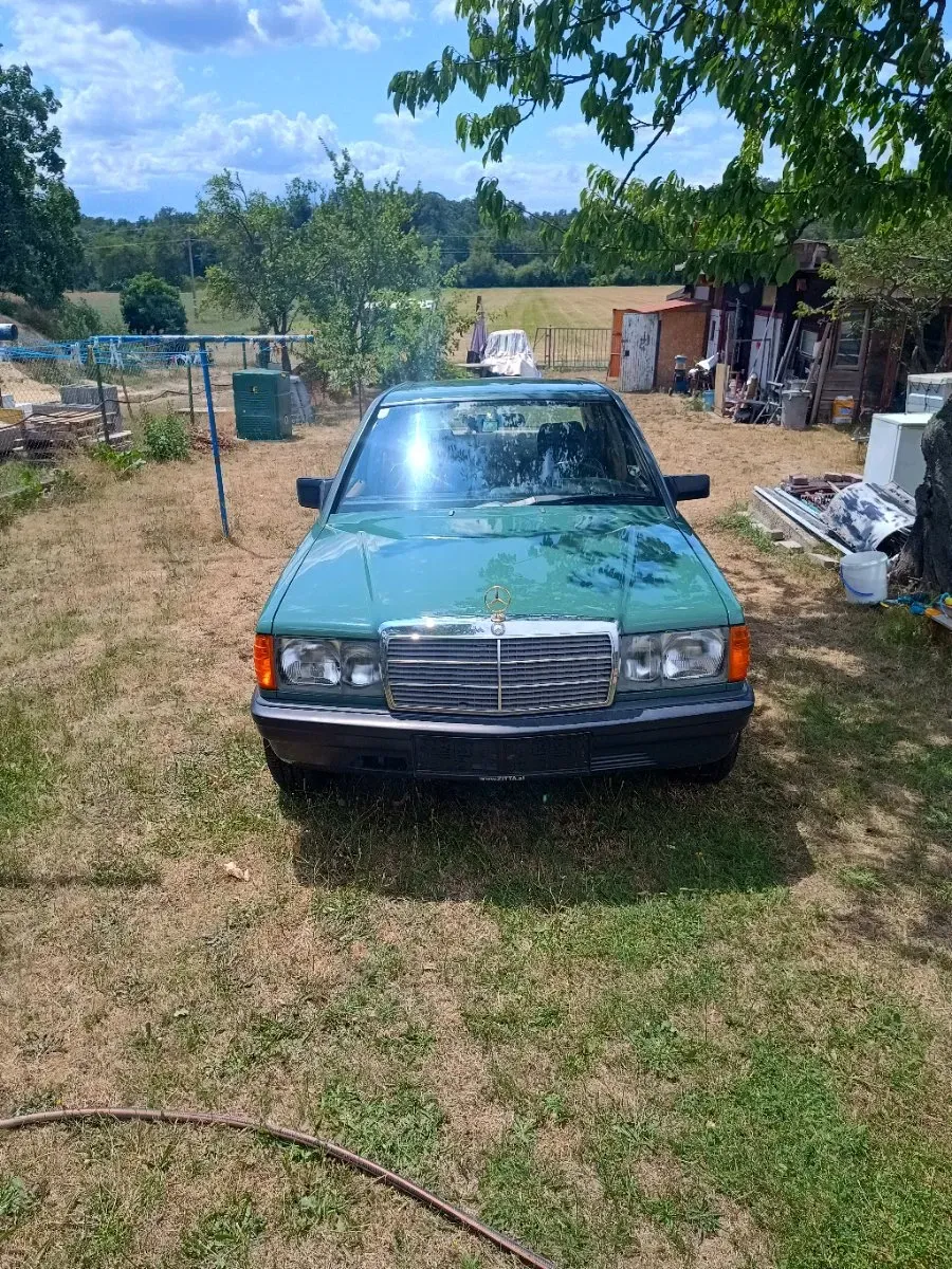 Mercedes-Benz 190 1986 photo 2