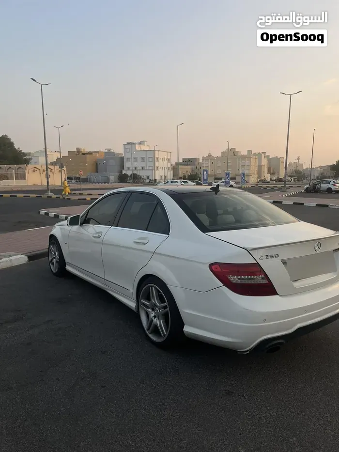Mercedes-Benz C250 2012 photo 2