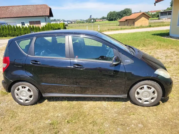 Mercedes-Benz A-Class 2010 photo 2