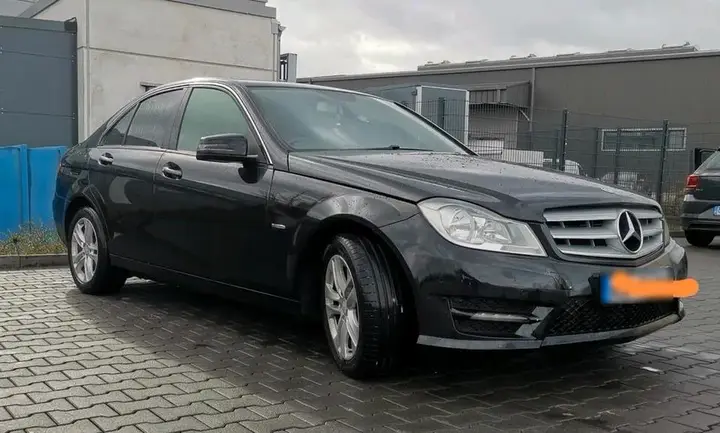 Mercedes-Benz C220