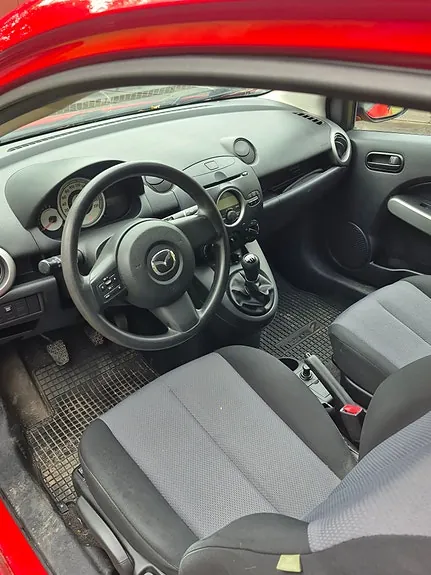 Mazda 2 2009 photo 2