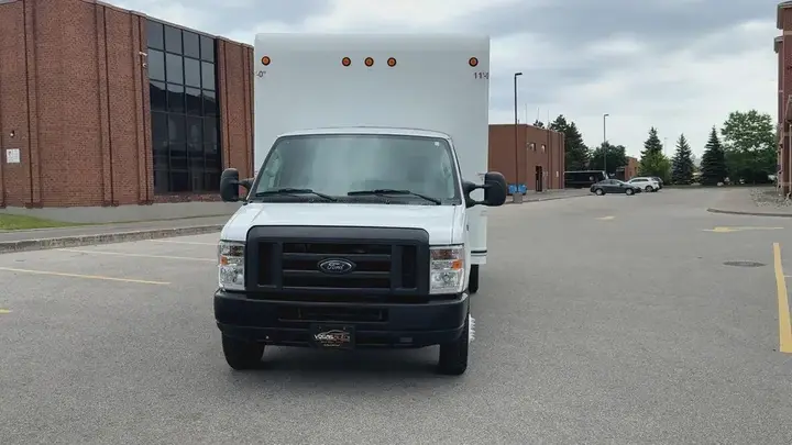 Ford E-450 2022 photo 4
