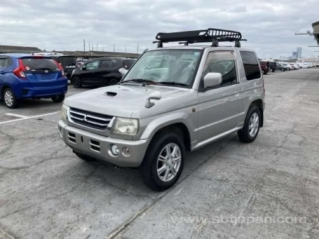 Mitsubishi Pajero Mini Active 2004 photo 2