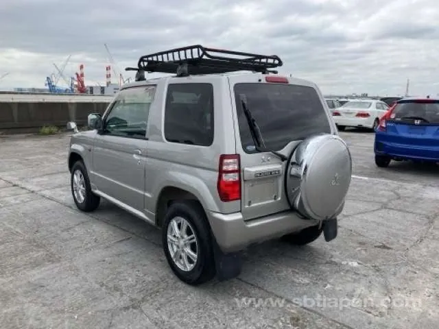 Mitsubishi Pajero Mini Active 2004 photo 3