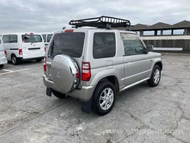 Mitsubishi Pajero Mini Active 2004 photo 4
