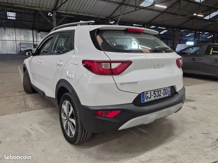 Kia Stonic 2022 photo 2