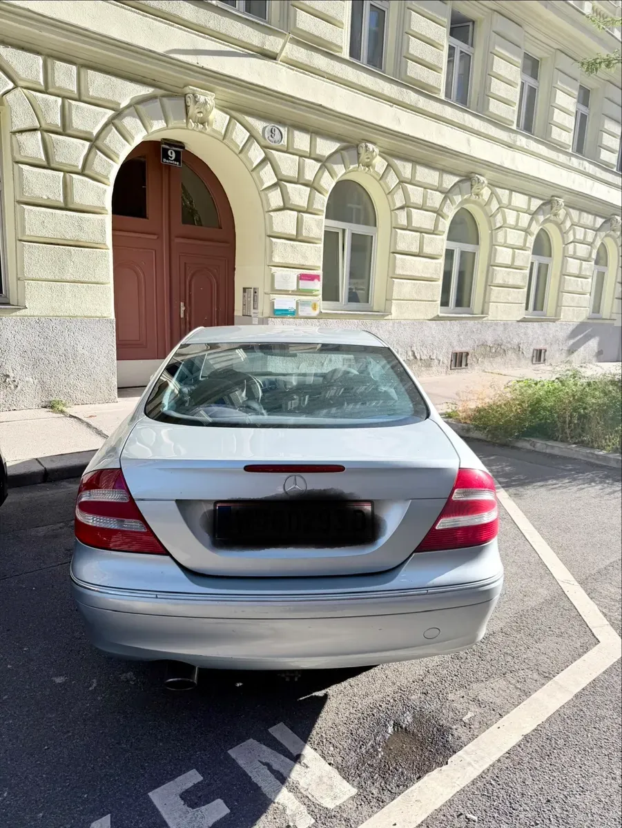 Mercedes-Benz Clk-Class 2005 photo 3