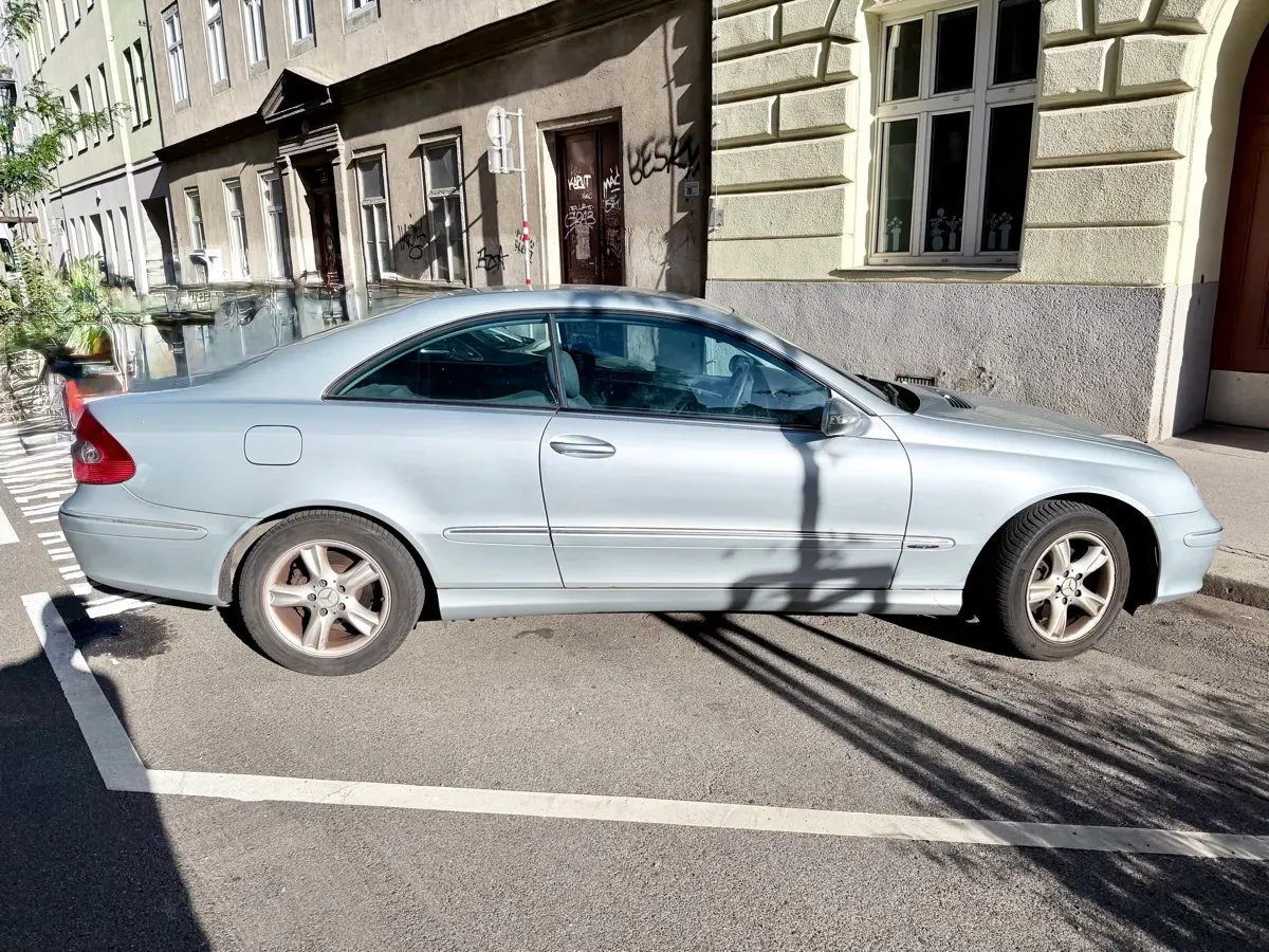 Mercedes-Benz Clk-Class 2005 photo 2