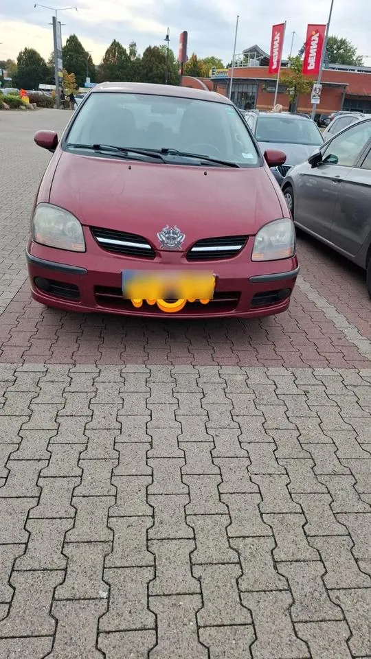 Nissan Almera Tino