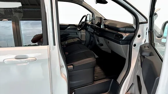 Ford Custom Tourneo 2024 photo 3