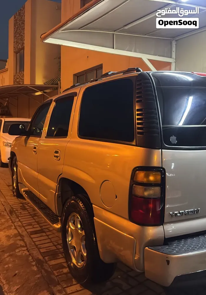 GMC Yukon Denali 2005 photo 3