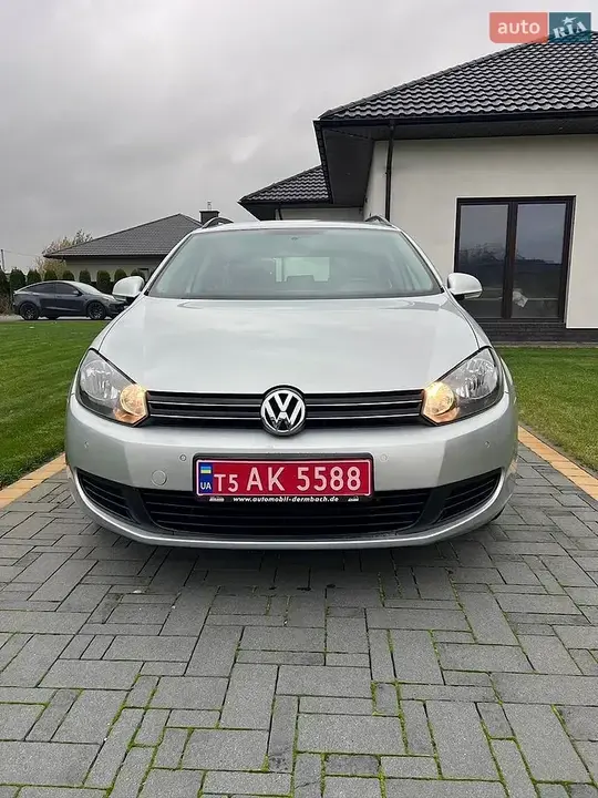 Volkswagen Golf 2010 photo 2