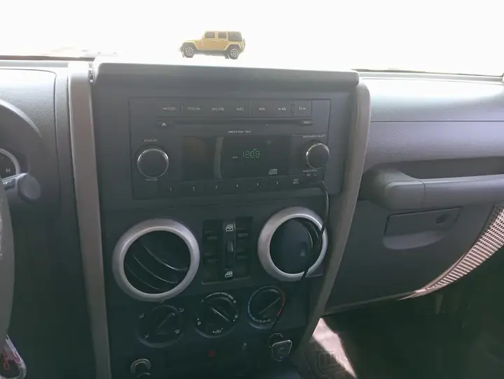 Jeep Wrangler Unlimited 2010 photo 3