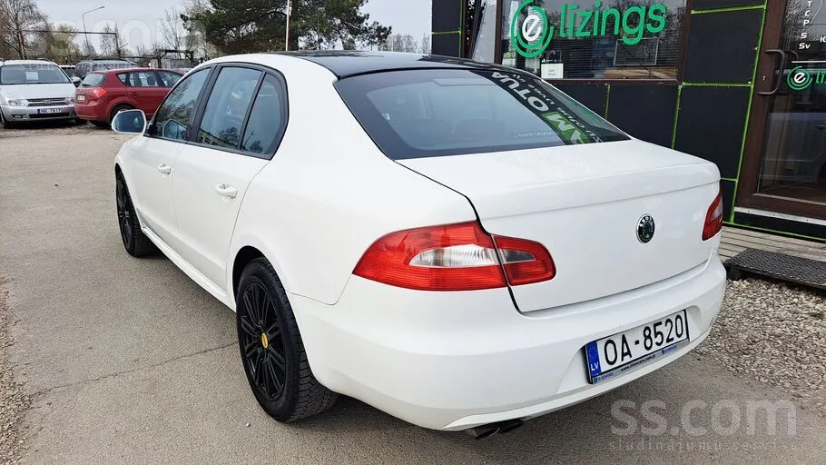 Skoda Superb 2012 photo 4