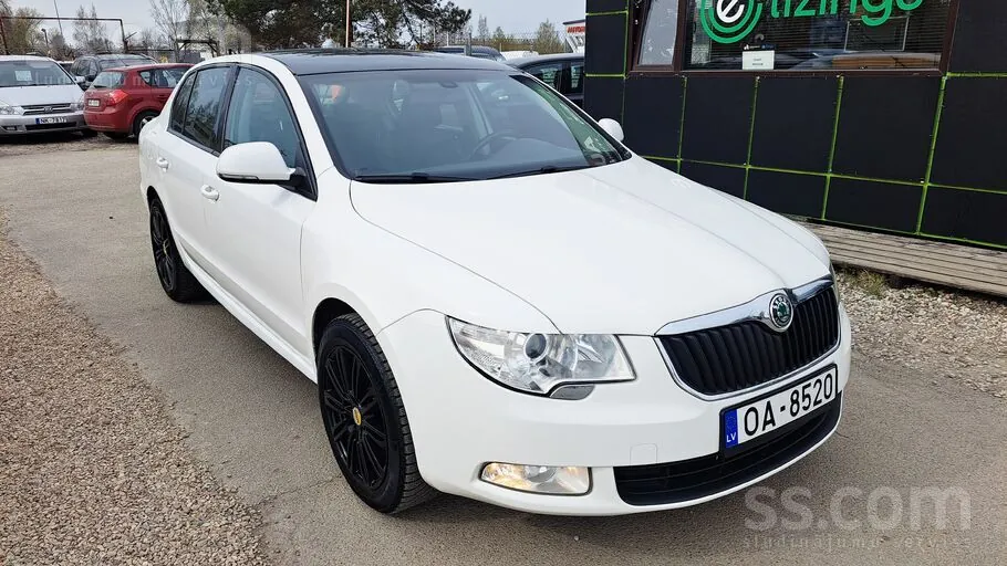Skoda Superb 2012 photo 3