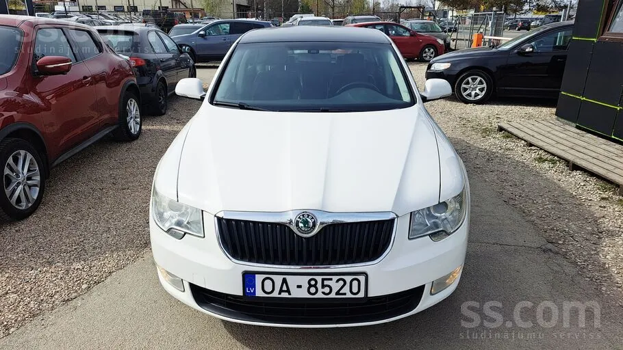 Skoda Superb 2012 photo 5