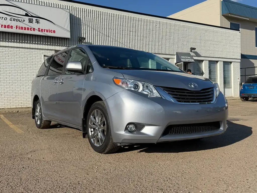 Toyota Sienna 2011 photo 3