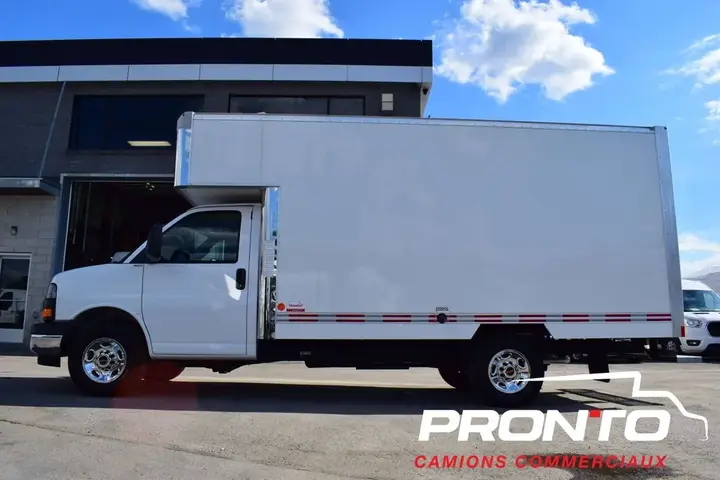 GMC Savana 2026 photo 5