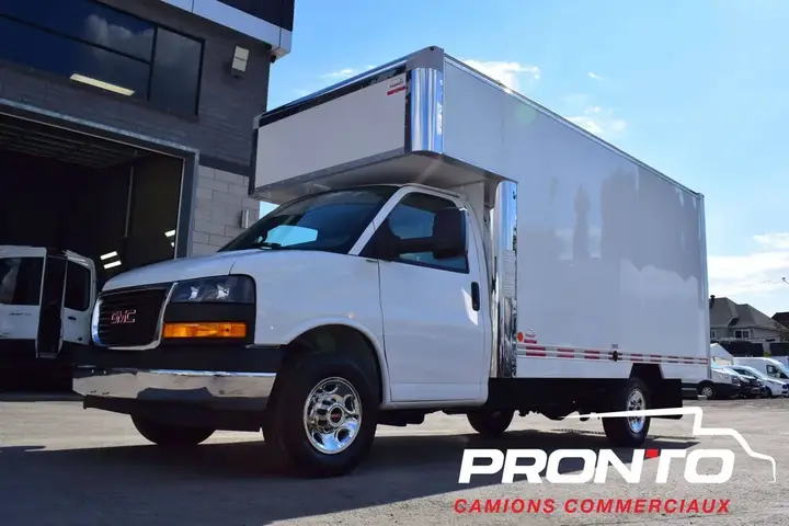 GMC Savana 2026 photo 2