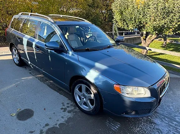 Volvo V70 2012 photo 2